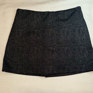 Aqua Skort Black and Gold size small zipper closure